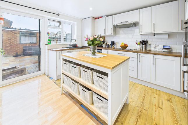 Linnet Drive, Chelmsford 3 bed terraced house for sale