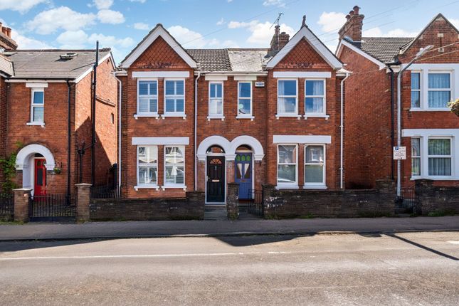 Meadow Road, Tonbridge, TN9 3 bed semi