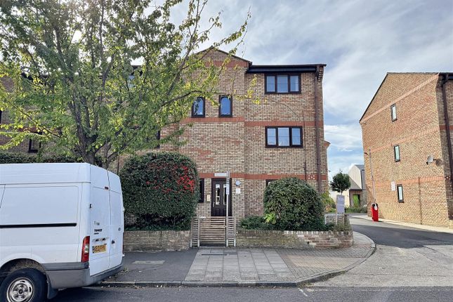 Chobham Road, Stratford, London 1 bed apartment for sale