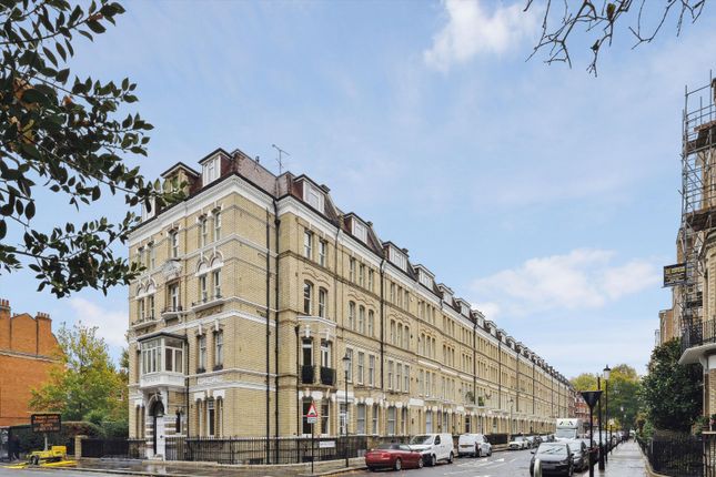 London, SW10 2 bed flat for sale