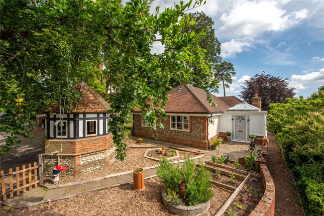 Knoll Road, Dorking, Surrey, RH4 3 bed bungalow for sale