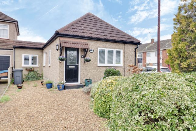 Arterial Avenue, Rainham RM13 2 bed detached bungalow for sale