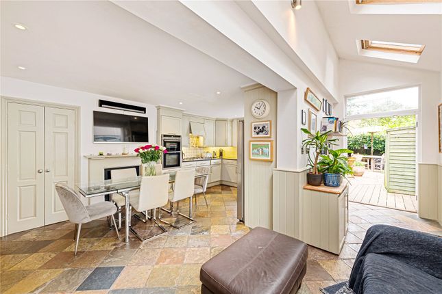 5 bedroom semi-detached house for sale