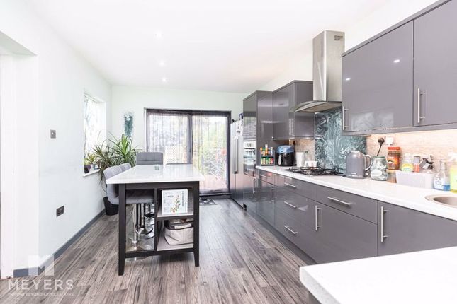 The Grove, Christchurch, BH23 4 bed apartment for sale