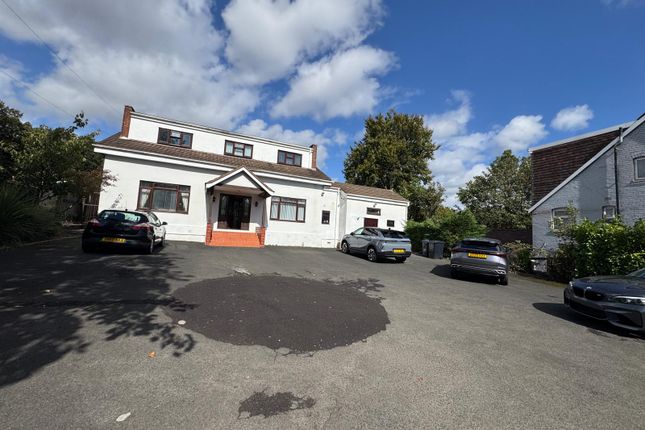 9 bed detached house
