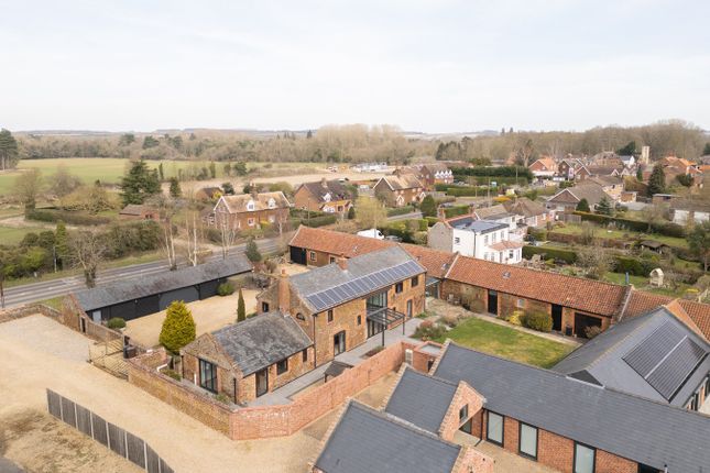 Lynn Road, Hillington, PE31 6 bed barn conversion for sale