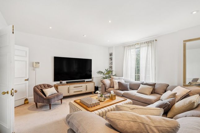 Carlyle Court, Chelsea Harbour... 3 bed flat for sale