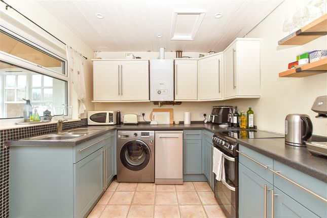 Gladys Avenue, Cowplain... 3 bed semi