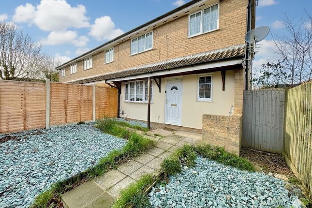 Cheslyn Close, Luton, Bedfordshire... 2 bed terraced house for sale