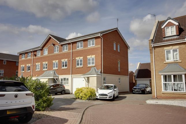 Lime Avenue, Brough 3 bed townhouse for sale
