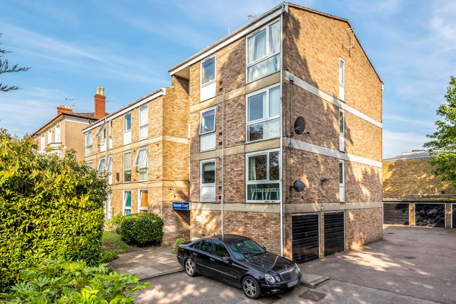 Nether Street, North Finchley... 2 bed apartment for sale