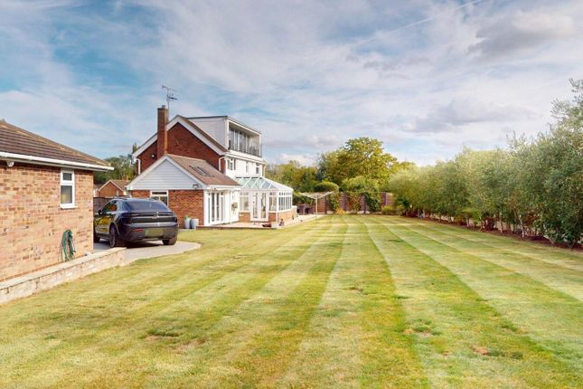Curlew Crescent, Basildon, Essex, SS16 4 bed detached house for sale