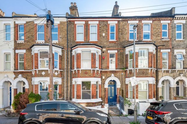 Strathblaine Road, London SW11 2 bed flat for sale