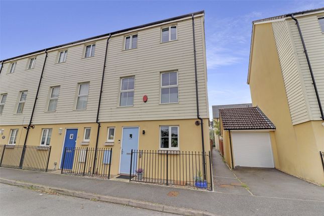 5 bedroom end of terrace house for sale