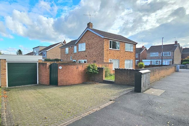 Tyrol Close, Stourbridge DY8 3 bed semi