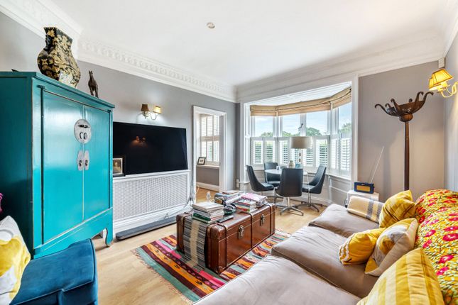 Russell Road, Shepperton, TW17 2 bed flat for sale