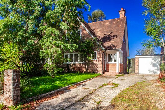 2 Lodge Cottages, Pangbourne on... 3 bed property for sale