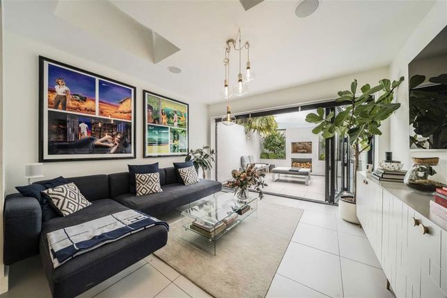 Redmans Road, London E1 3 bed terraced house for sale