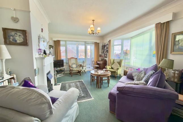 Alinora Avenue, Goring, Worthing 2 bed apartment for sale