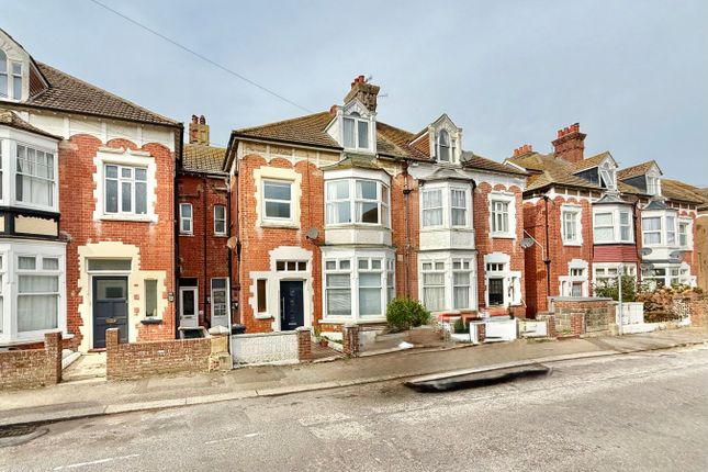 2 bedroom ground floor flat for sale