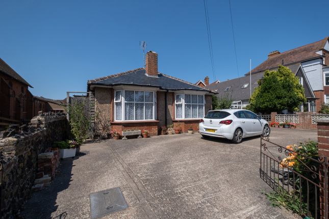 Westgate Bay Avenue, Westgate
