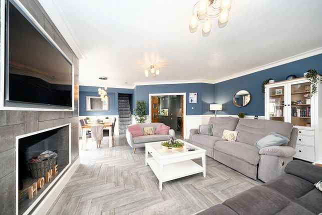 Stafford Road, Wolverhampton WV10 4 bed detached house for sale