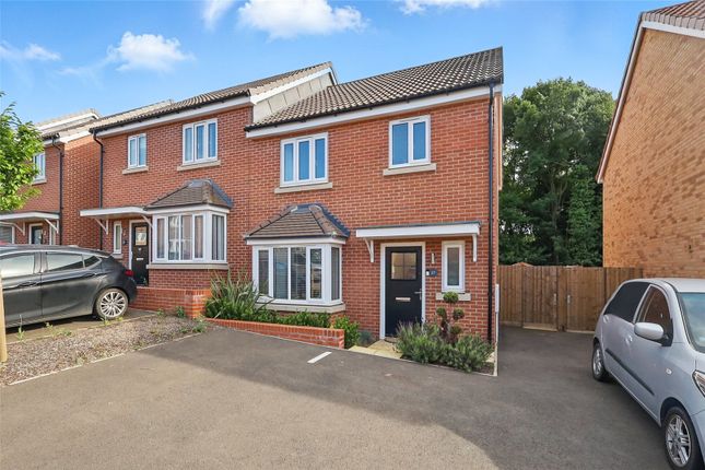 Hare Road, Stowmarket, Suffolk, IP14 3 bed semi