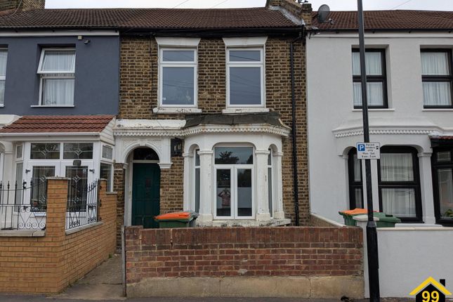 Carlyle Road, Manor Park, London, E12 2 bed flat for sale