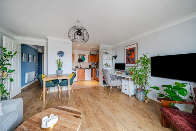 Firewatch Court, Stepney, E1 1 bed apartment for sale