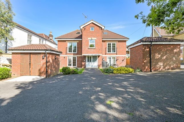 Station Road, Netley Abbey 1 bed flat for sale