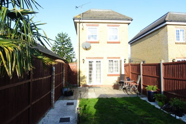Cambridge Road, Ashford TW15 3 bed detached house for sale