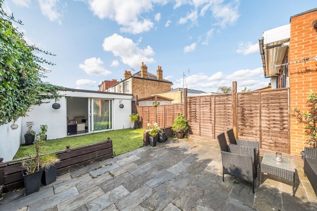 Bond Road, Mitcham CR4 2 bed maisonette for sale