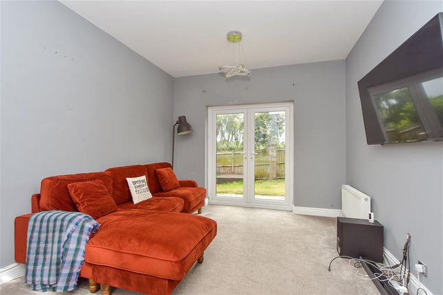 3 bed link detached house