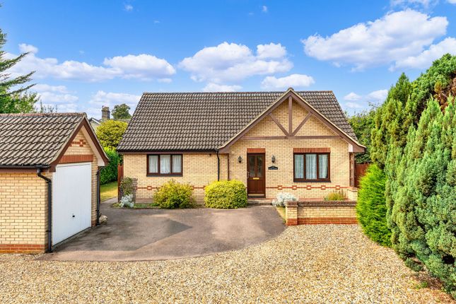 Victoria Crescent, Royston SG8 3 bed detached bungalow for sale