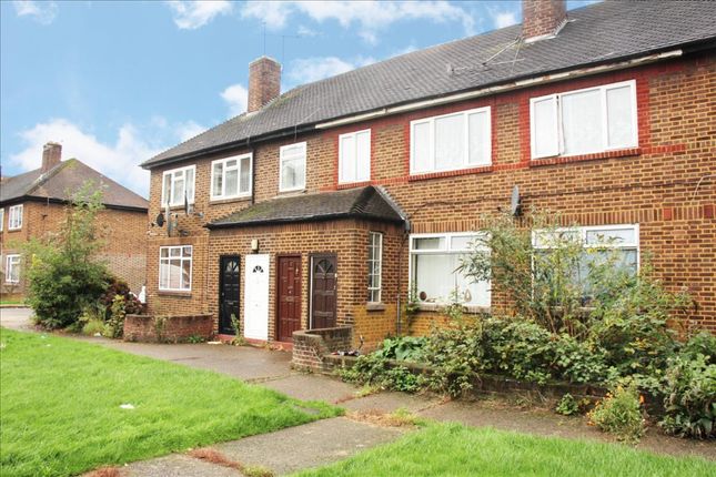 Regal Court, Edmonton, London, N18 2 bed flat for sale
