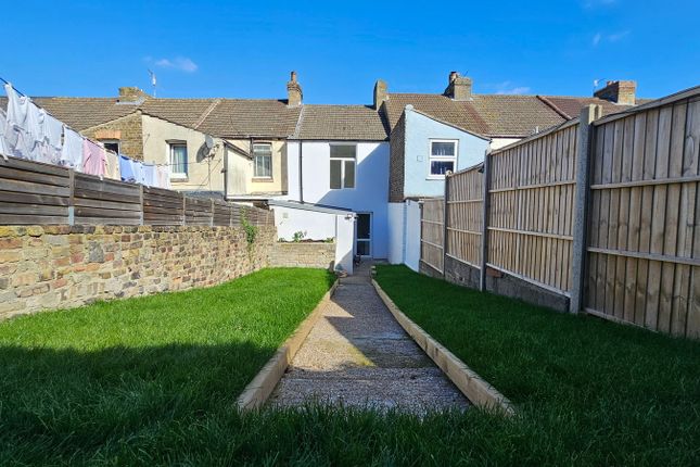 Oswald Road, Dover CT17 2 bed terraced house for sale