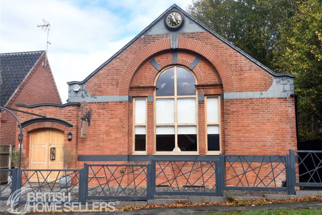 2 bed detached house