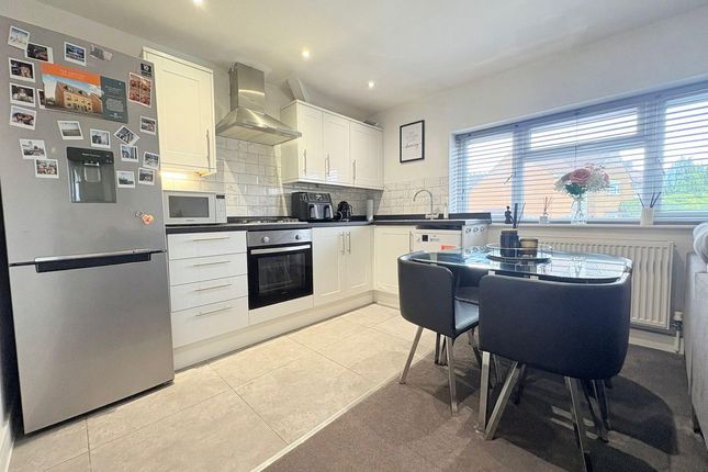 Toms Croft, Hemel Hempstead, HP2 2 bed maisonette for sale