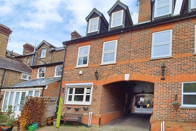 Crow Lane, Rochester 3 bed semi