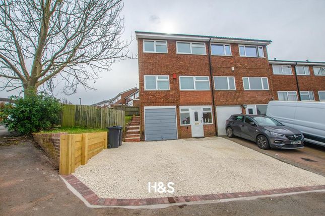 3 bedroom town house for sale