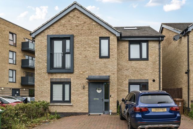 6 bedroom detached house for sale