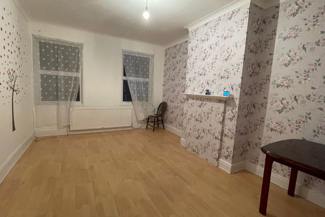 4 bed flat