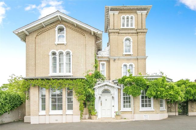 6 bedroom detached house for sale