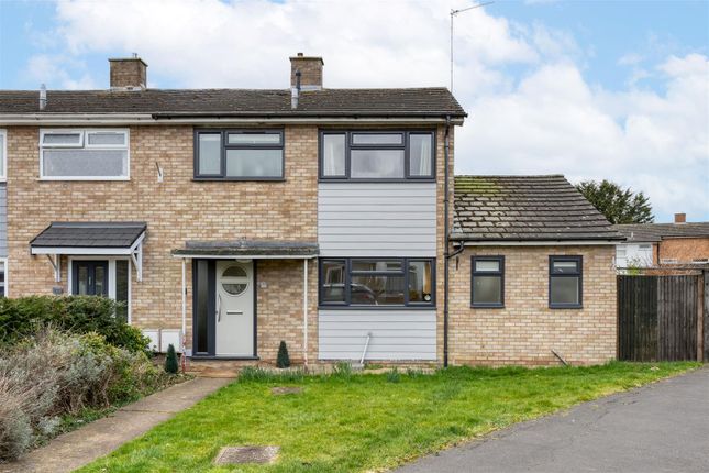 Silver Birch Avenue, Stotfold, SG5 4AS 3 bed semi