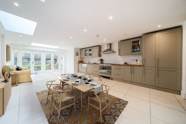 Arminger, London, W12 5 bed terraced house for sale