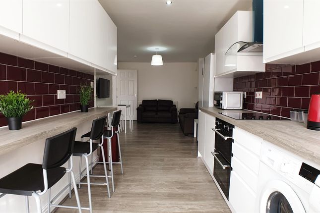 6 bedroom semi-detached house for sale