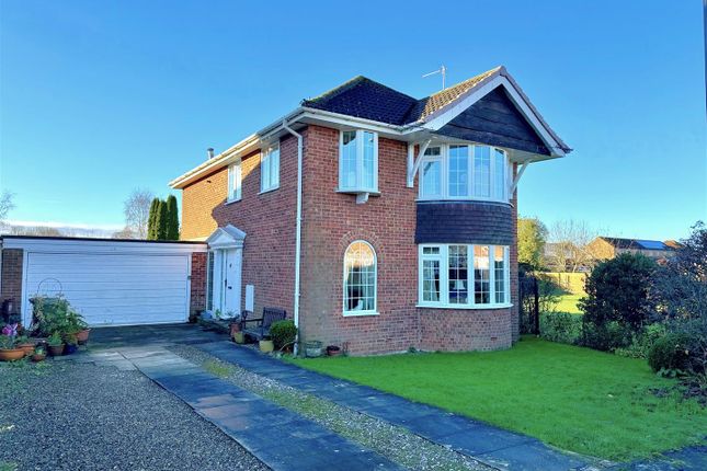 Ox Calder Close, Dunnington, York, YO19 4 bed detached house for sale