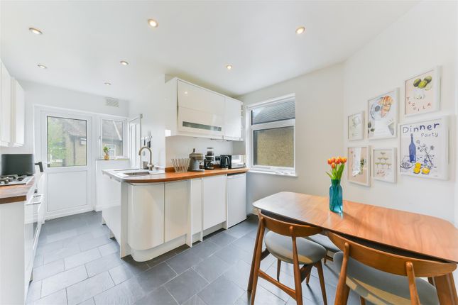 Kimble Road, Colliers Wood SW19 2 bed flat for sale