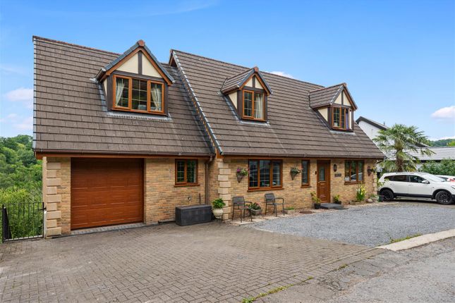 5 bed detached house