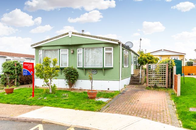 Bedford Road, Rushden NN10 2 bed mobile home for sale
